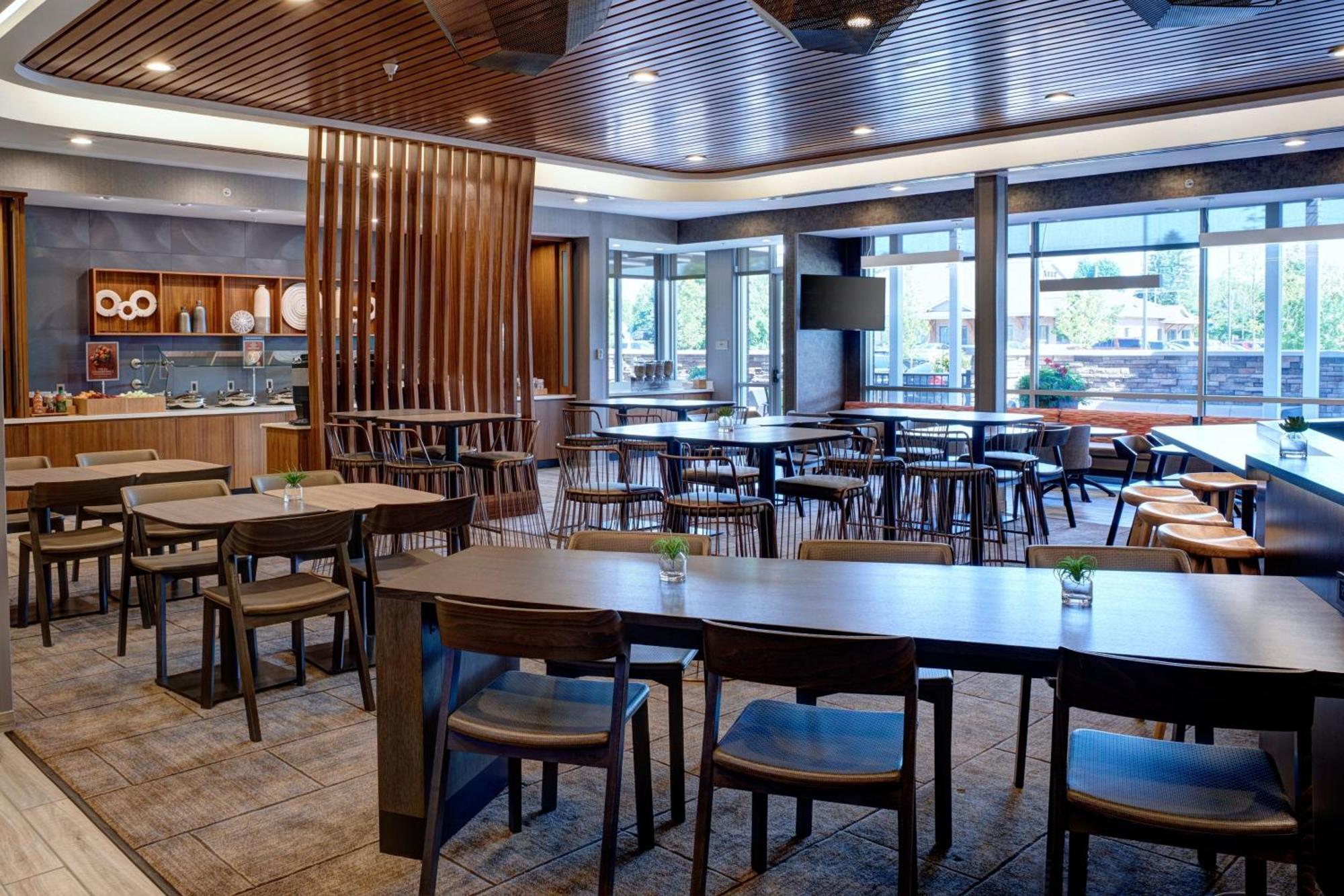 Springhill Suites By Marriott Grand Rapids West Грандвилл Экстерьер фото