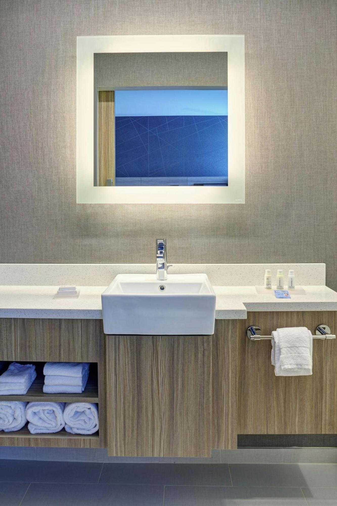 Springhill Suites By Marriott Grand Rapids West Грандвилл Экстерьер фото